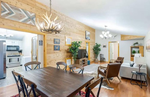 The Woods Cabin | Hot Tub, Fire Pit, Grill, Deck w/Resort Amenities