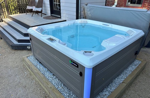 Weinland Park House | Hot Tub, Firepit, Cornhole, Foosball, King Beds, 2-car Garage, Walkable