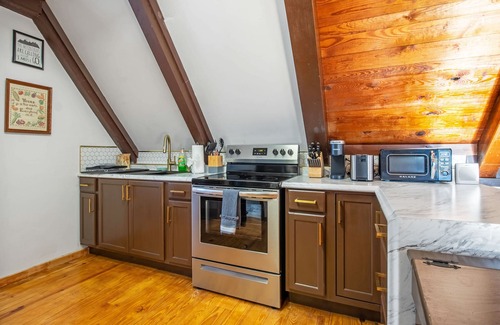 Elkton House | Hot tub, Firepit, Forest Views!