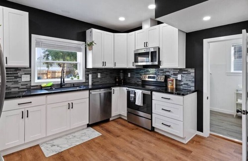 West Central House | Hot Tub & Firepit!! Mins From Dwntwn/Arena/Gonzaga