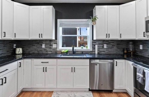 West Central House | Hot Tub & Firepit!! Mins From Dwntwn/Arena/Gonzaga