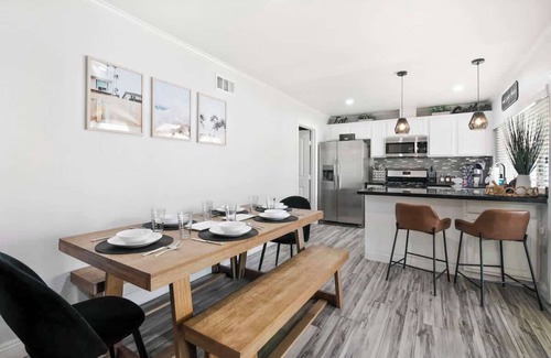 Lincoln Acres House | Hot Tub + Game Room + Fire Pit, Seabreeze Home