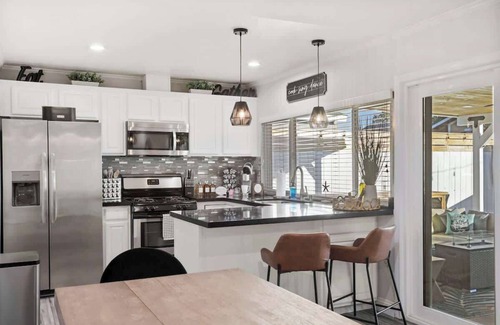 Lincoln Acres House | Hot Tub + Game Room + Fire Pit, Seabreeze Home