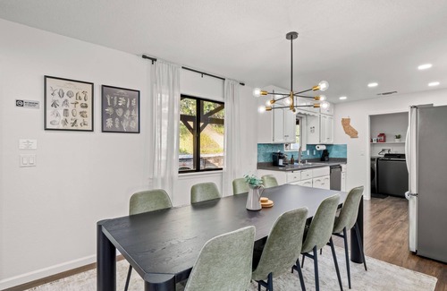 Yosemite Forks House | Hot Tub - Game Room - Fire Pit - 20 min 2 YosemitenEV Charger Level 2