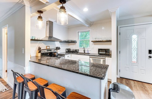 Tobyhanna House | Hot Tub + Game Room! Lakefront Gem in Pocono Mtns