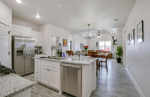 Lubbock House | Hot Tub, Game Room Modern Raider Resort By TTU