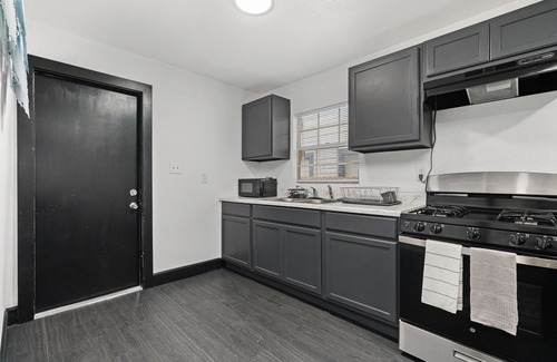 Midtown House | Hot Tub & Game Room near Downtown & the Riverwalk!