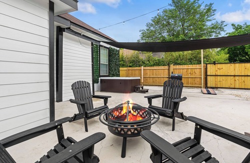 Midtown House | Hot Tub & Game Room near Downtown & the Riverwalk!