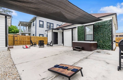 Midtown House | Hot Tub & Game Room near Downtown & the Riverwalk!