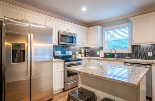 Helen House | Hot-Tub+Game Room-Screened in Back deck with Fireplace-Walk to Helen