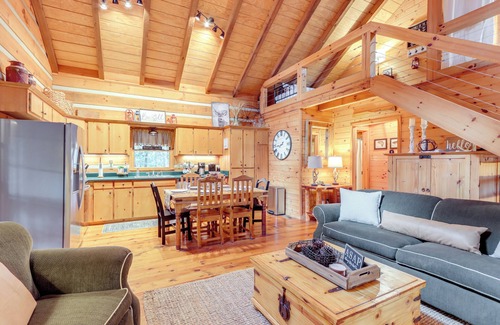 Dial Cabin | Hot Tub & Games: Ridgetop Cabin in Blue Ridge!