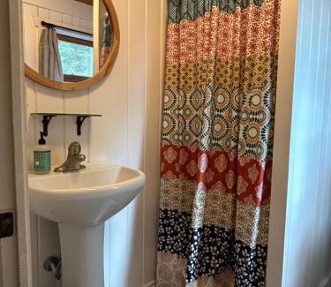 Mayfield House | Hot Tub Getaway - Lake Cabin