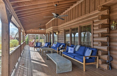 Piney Cabin | Hot Tub, Grill: Hilltop Log Cabin in Hot Springs!