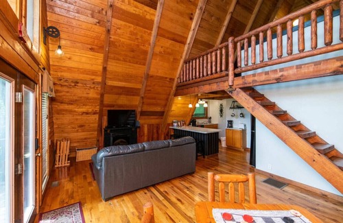 Slade Apartment | Hot Tub - Haven at the Red - Red River Gorge, KY