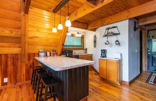 Slade Apartment | Hot Tub - Haven at the Red - Red River Gorge, KY