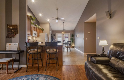 Jeffersonville House | Hot Tub Hideaway 3 BR