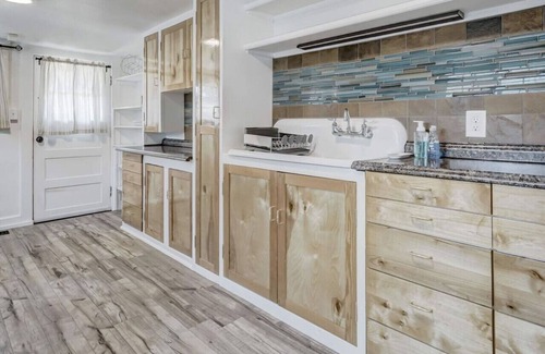 Old North End House | HOT TUB I Central I Bungalow I Walking Trail
