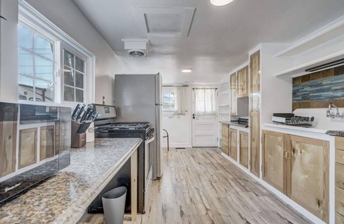 Old North End House | HOT TUB I Central I Bungalow I Walking Trail