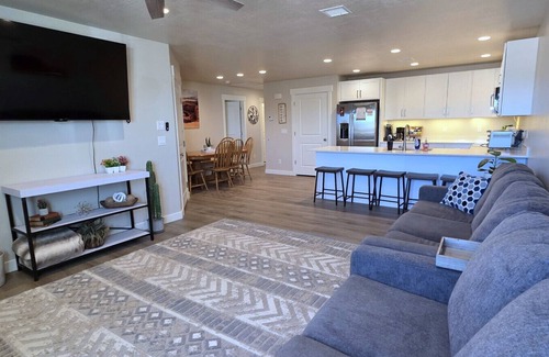 Page House | Hot Tub, Kayaks, Game Room, Boat Parking, Fire Pit, King, WD