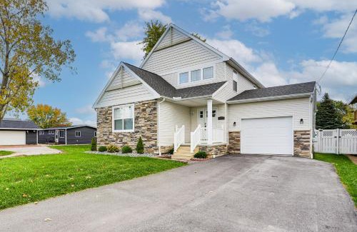 Port Clinton House | Hot Tub, Lake Access, and Dock Port Clinton Retreat