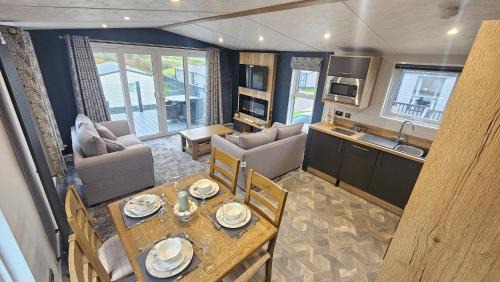 Grampound House | Hot Tub Lodge Cornwall