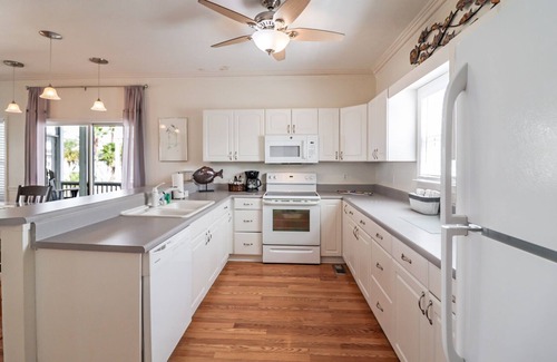 Tybee Island House | Hot tub + lots of space! Discounted Summer Rates!