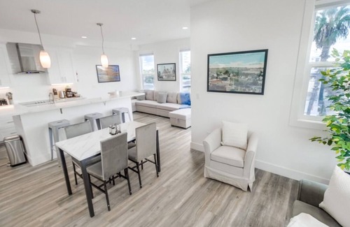 University Heights Condo | Hot Tub, New 2 Bedroom Park Blvd Condo