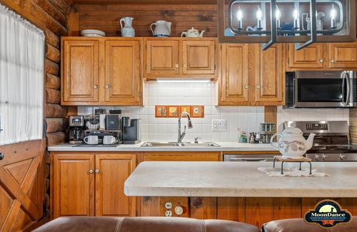 Nashville Cabin | Hot tub, Pet Friendly, Woodsy home near Downtown