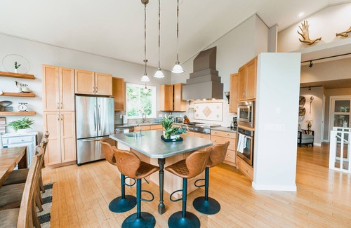 Eagle River House | Hot tub! Retreat for large or small groups. Sleeps 16! View Auoras and Denali!