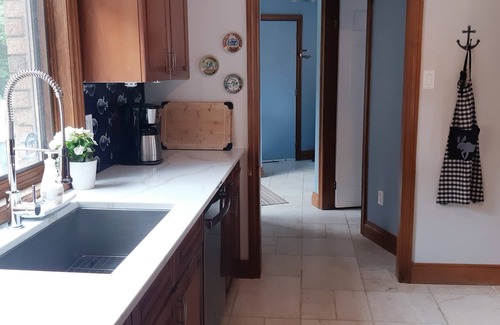 Lake St. Peter Cottage | Hot tub. Sauna. Sandy beach. Heritage trail.