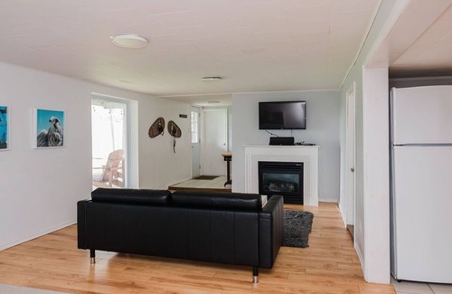 Picton House | Hot Tub + Sauna on Acreage in the center of Prince Edward County