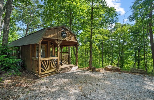 Stanton Cabin | Hot Tub! Tiny House Retreat in the Woods