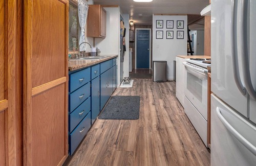 Washougal House | Hot tub under the stars on the Washougal River! Close to Dougan Falls!