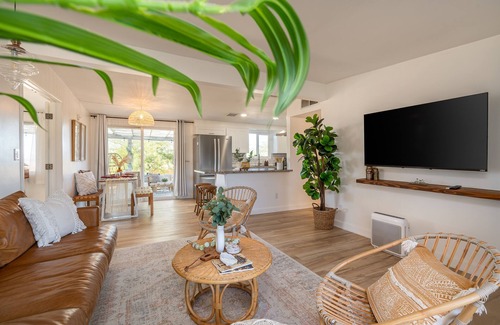 Twentynine Palms House | ★Hot tub under the stars★ 3 King Beds, Cowboy Pool, Desert Views, Fire Pit, EV