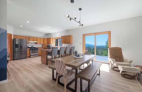 Sandpoint House | Hot Tub & Views near Schweitzer | Family Retreat