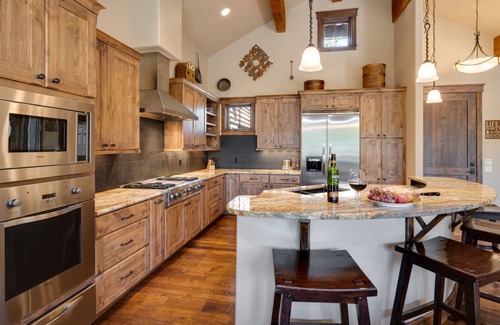 Fairmount On The River House | Hot Tub + Views + Ski Shuttle - Blue Skies at the Shores