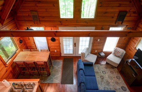 Campton Apartment | Hot Tub & WiFi - Hidden Chalet Red River Gorge, KY