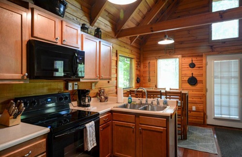 Campton Apartment | Hot Tub & WiFi - Hidden Chalet Red River Gorge, KY