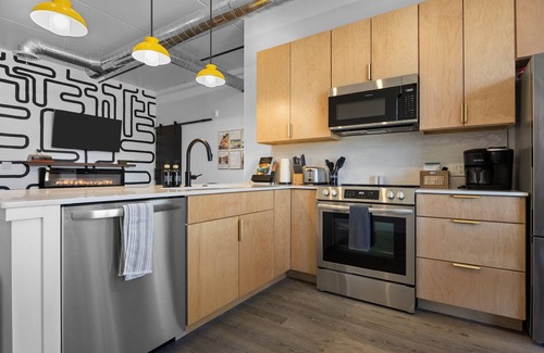Traverse City Condo | Hot Tubs ~ E-Bikes ~ Dog Friendly ~ Rooftop Terrace ~ Close to Downtown