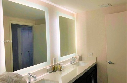 Sunny Isles Beach Hotel | ★ Hotel 1 Bedroom Suite with ocean view ! Lic :STR-01360