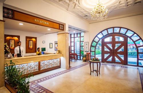 Shenoys Hotel | Hotel Abad Plaza