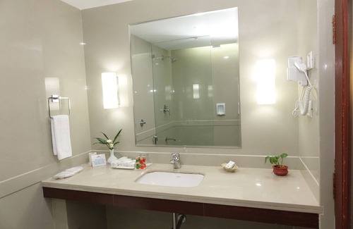 Shenoys Hotel | Hotel Abad Plaza