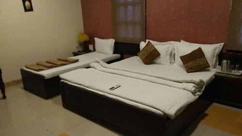 Mathura Hotel | Hotel Abhinandan