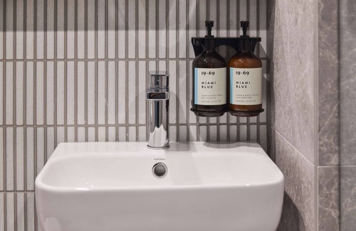 Adelaide Central Business District Hotel | Hotel Alba Adelaide