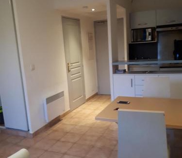Mouans-Sartoux Apartment | Hotel Albatros