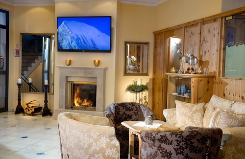 Alpendorf Hotel | Hotel AlpenSchlössl