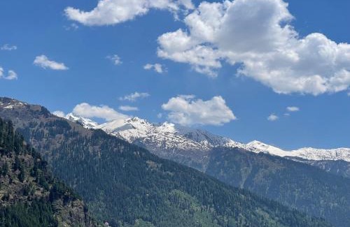 Old Manali Hotel | Hotel Alpine Himalayan View , Manali By The Premium Villa
