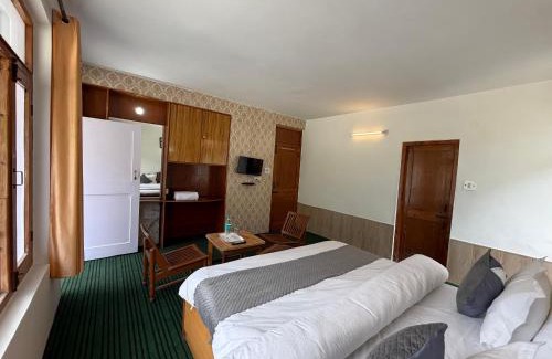 Old Manali Hotel | Hotel Alpine Himalayan View , Manali By The Premium Villa