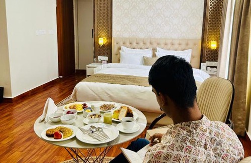 Amer Fort Road Hotel | Hotel Amayra