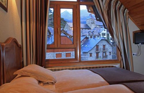 Sallent de Gallego Hotel | Hotel-Aparthotel El Reyno